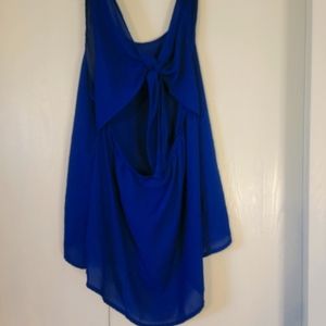 Chiffon tie in the back top